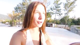 Туристка запала на мой мотоцикл и получила горячий секс и сперму на ее грудь